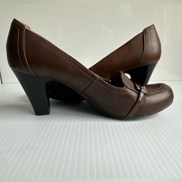 SoftShoe by Medicus Brown Heels Pumps with Buckle Snakeskin Accent Size 8 - Picture 8 of 10